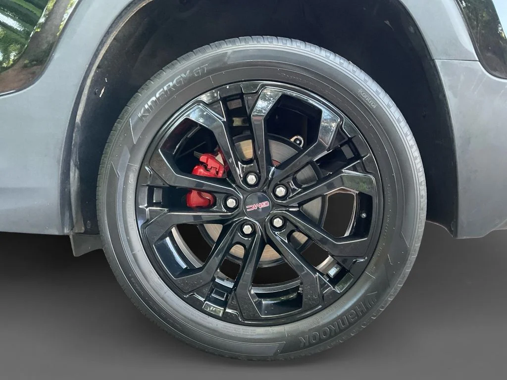 Used 2022 Black GMC SLE image 8