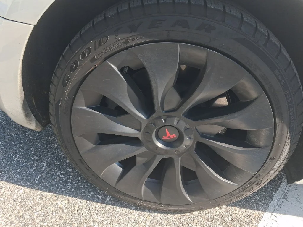 Used 2023  Tesla Base image 13