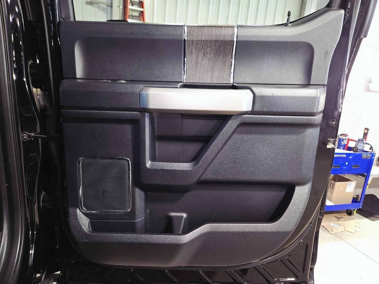 Used 2020 Agate Black Ford Lariat image 39