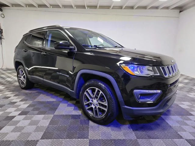 Used 2018 Black Jeep Latitude image 2