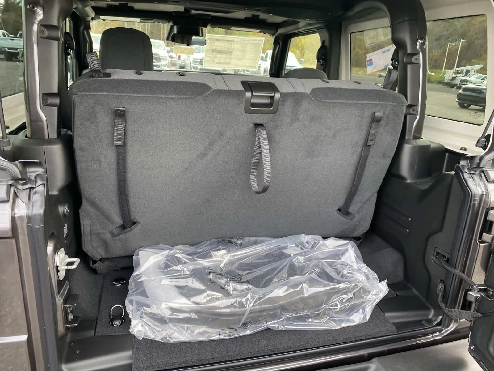 New 2026 Granite Crystal Metallic Clear-Coat Exterior Paint Jeep Sport S image 5