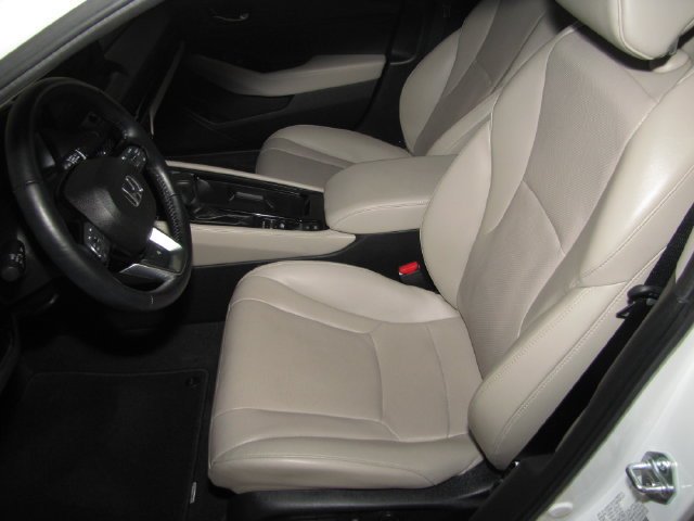 Certified Used 2025 Platinum White Pearl Honda Touring image 9