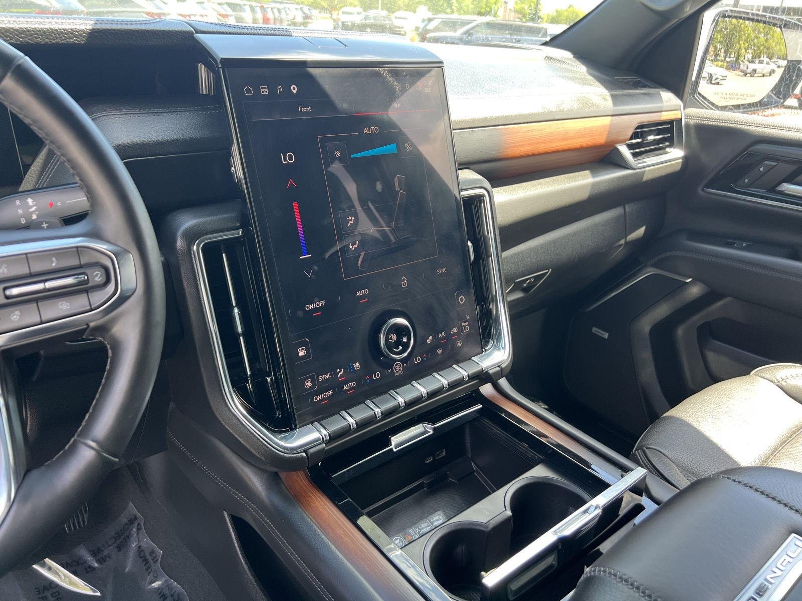 2025 GMC Yukon Denali - Photo 38