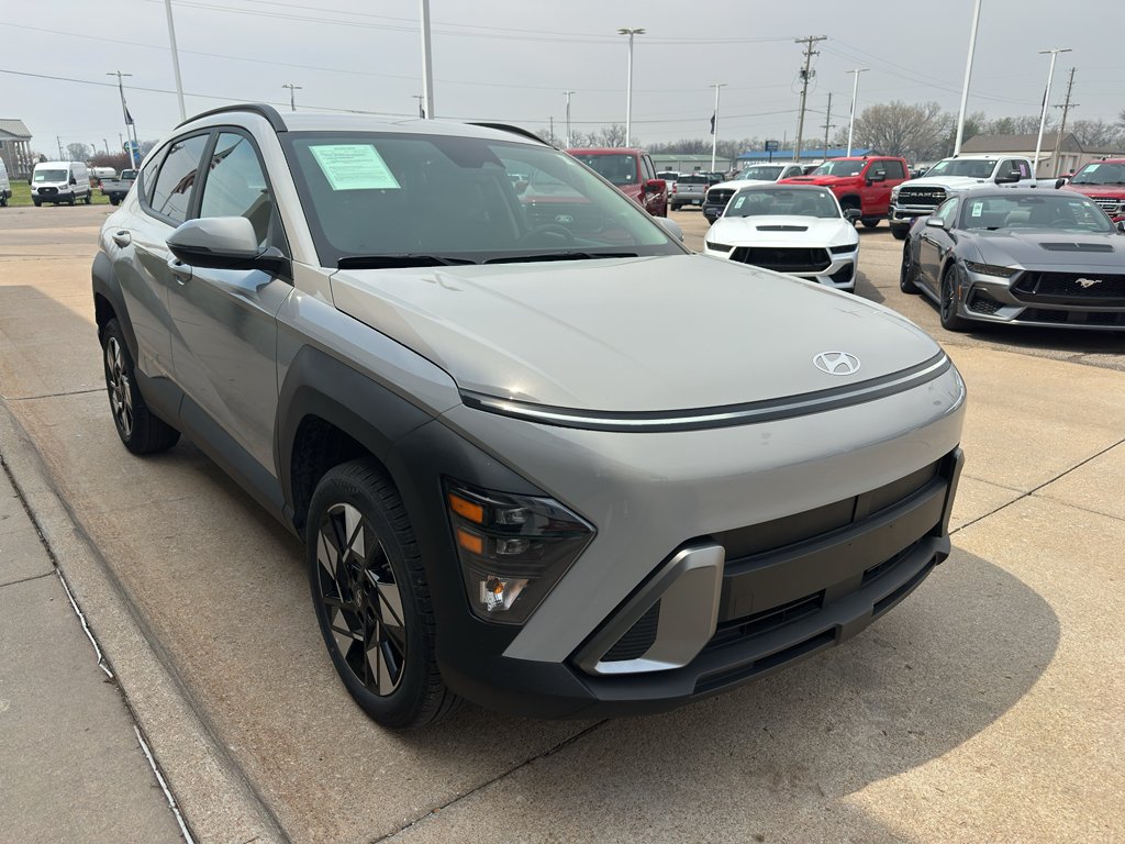 Used 2025 Cyber Gray Metallic Hyundai SEL image 2