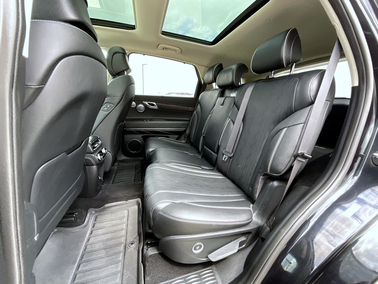 Used 2021 Black Genesis 2.5T image 19