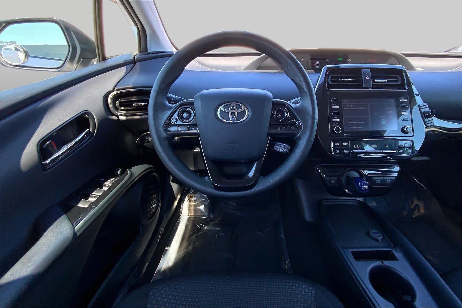 Used 2022 White Toyota LE image 5