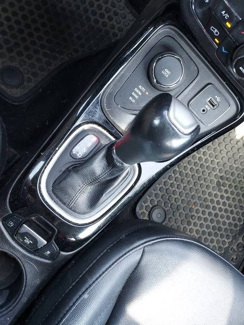 Used 2018 Black Jeep Latitude image 14