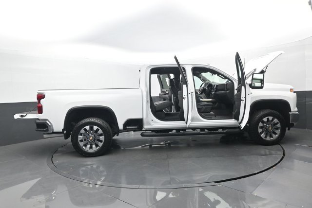 Used 2024 Summit White Chevrolet LT image 32