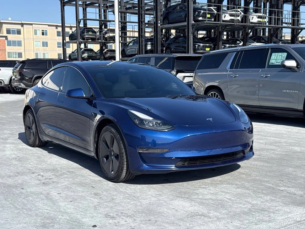 Used 2023  Tesla 4DR RWD image 3