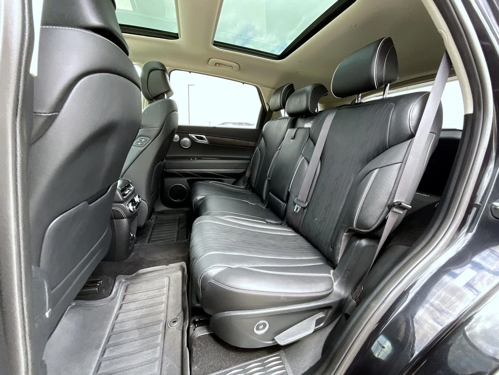 Used 2021 Black Genesis 2.5T image 19