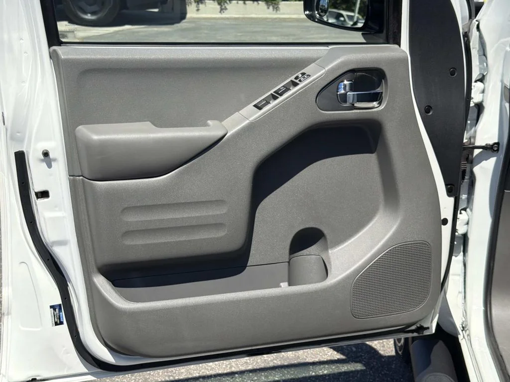 Used 2021 Glacier White Nissan SV image 18