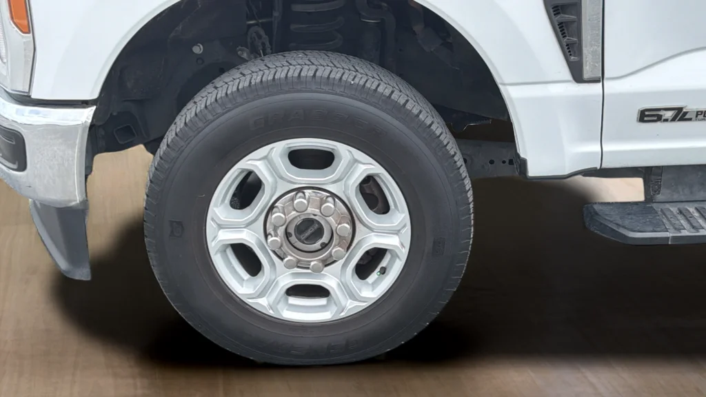Used 2025 White Ford XLT image 17