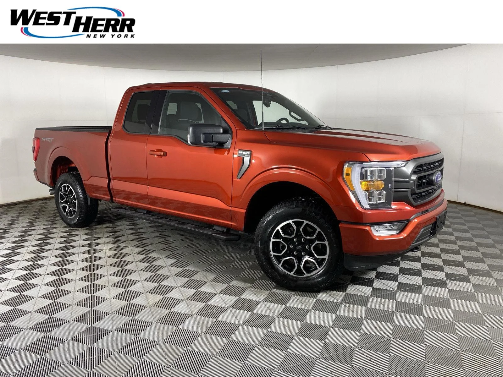 Used 2023 Hot Pepper Red Tinted Clearcoat Ford XLT image 1