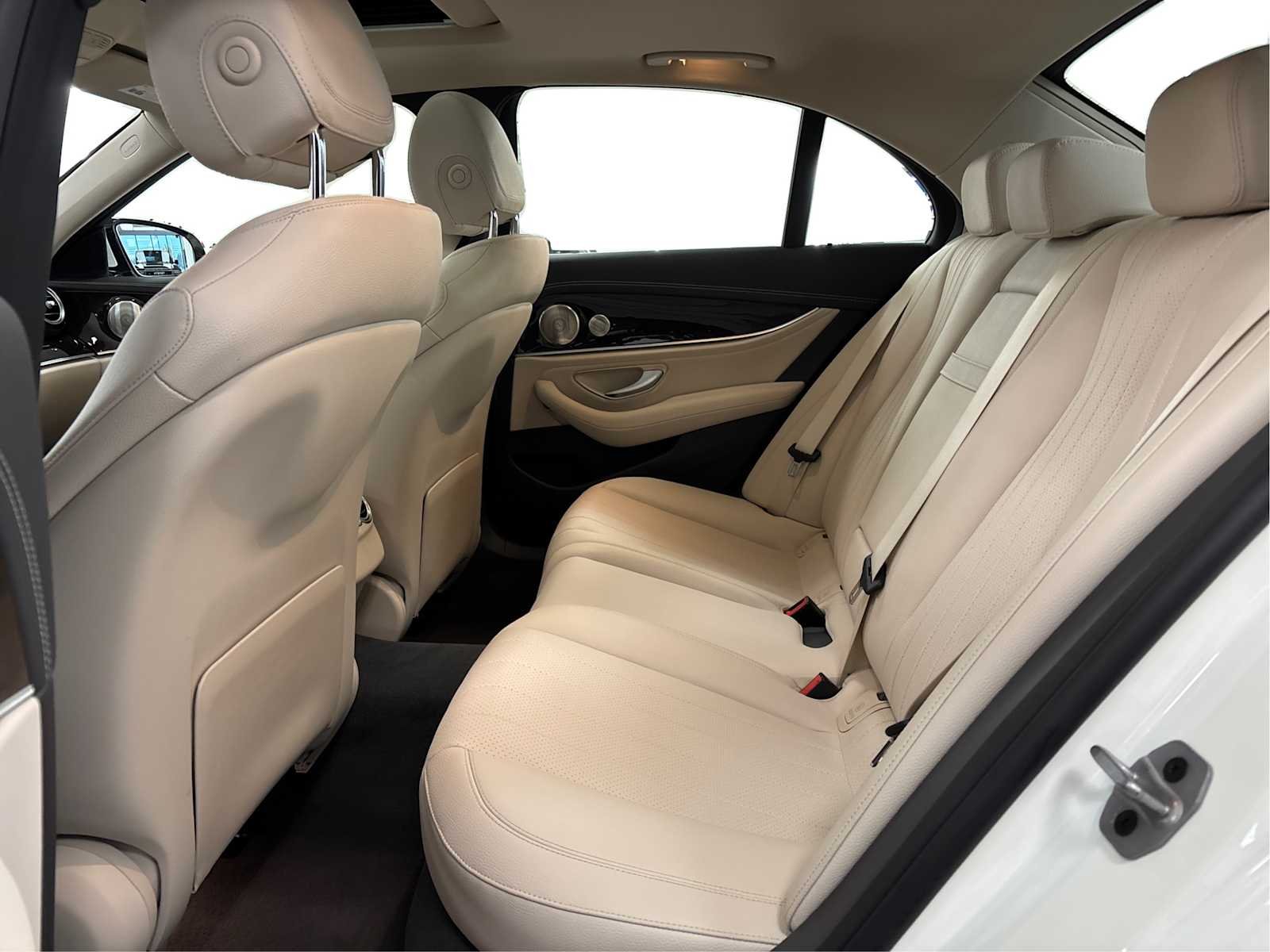 Used 2022 MANUFAKTUR Diamond White Mercedes-Benz E 350 image 10