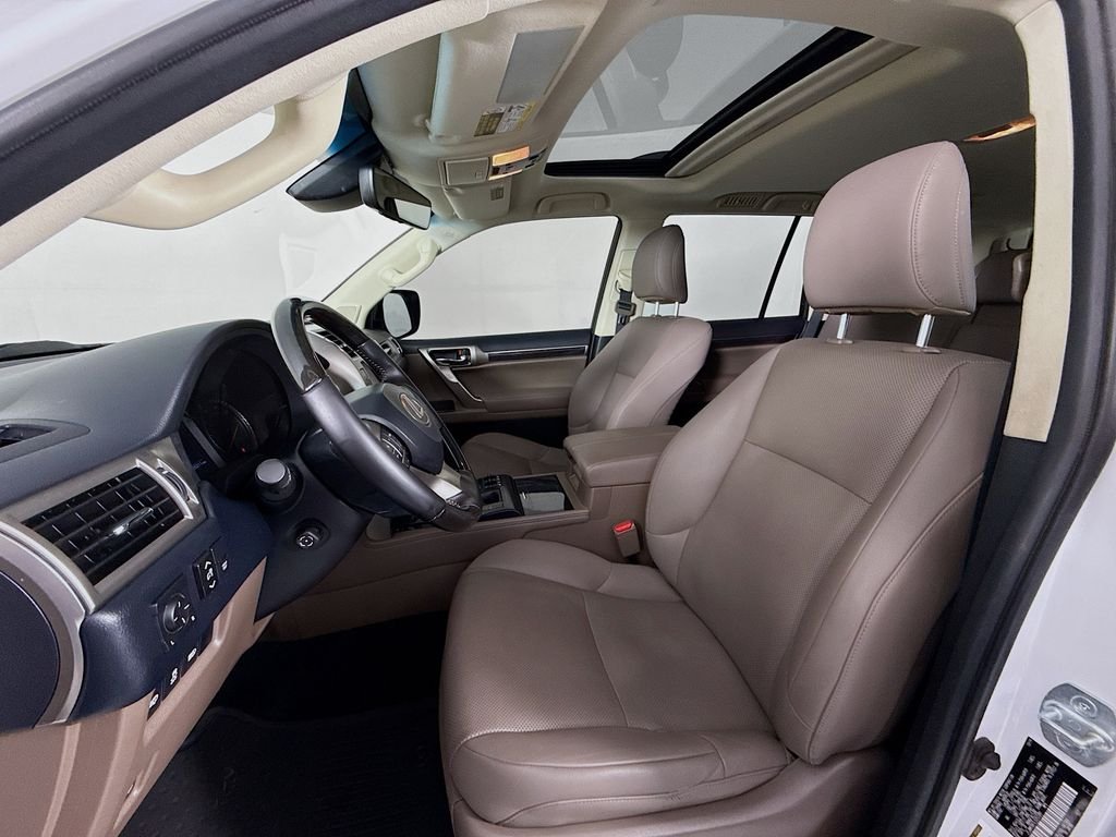 Used 2020 White Lexus 460 image 5