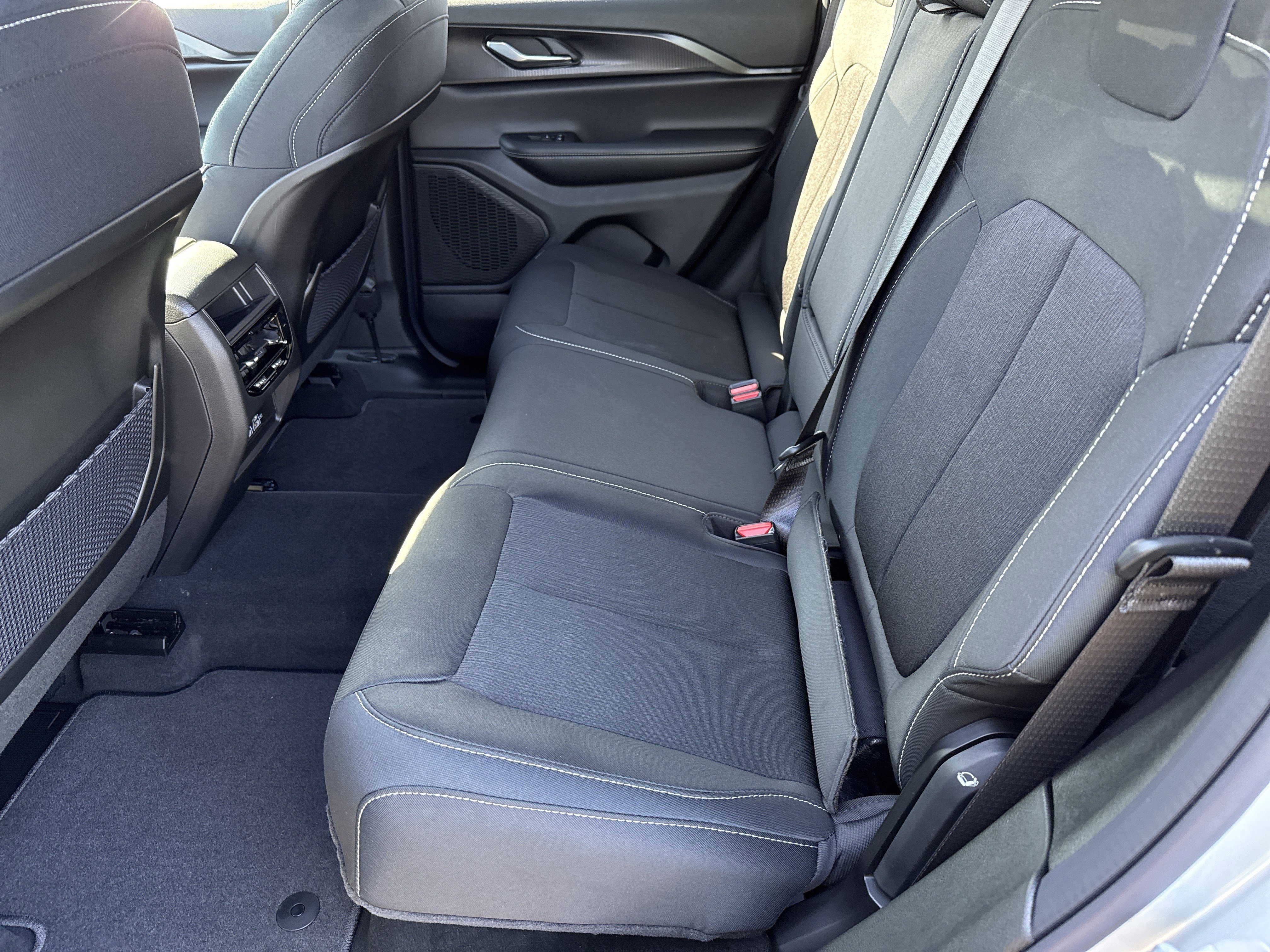 New 2025 Silver Zynith Jeep Laredo image 21