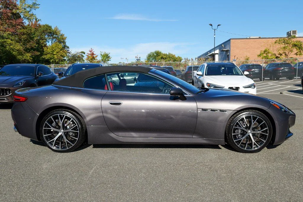 New 2026 Grigio Maratea Metallic Maserati Base image 8