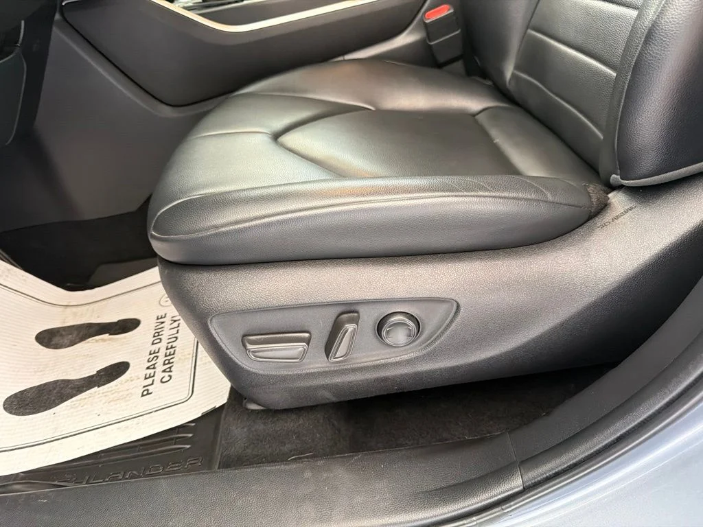 Used 2022 Moon Dust Toyota XLE image 14