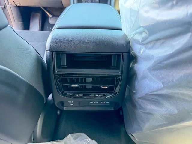 New 2026 Baltic Gray Metallic Clear-Coat Exterior Paint Jeep Altitude image 24