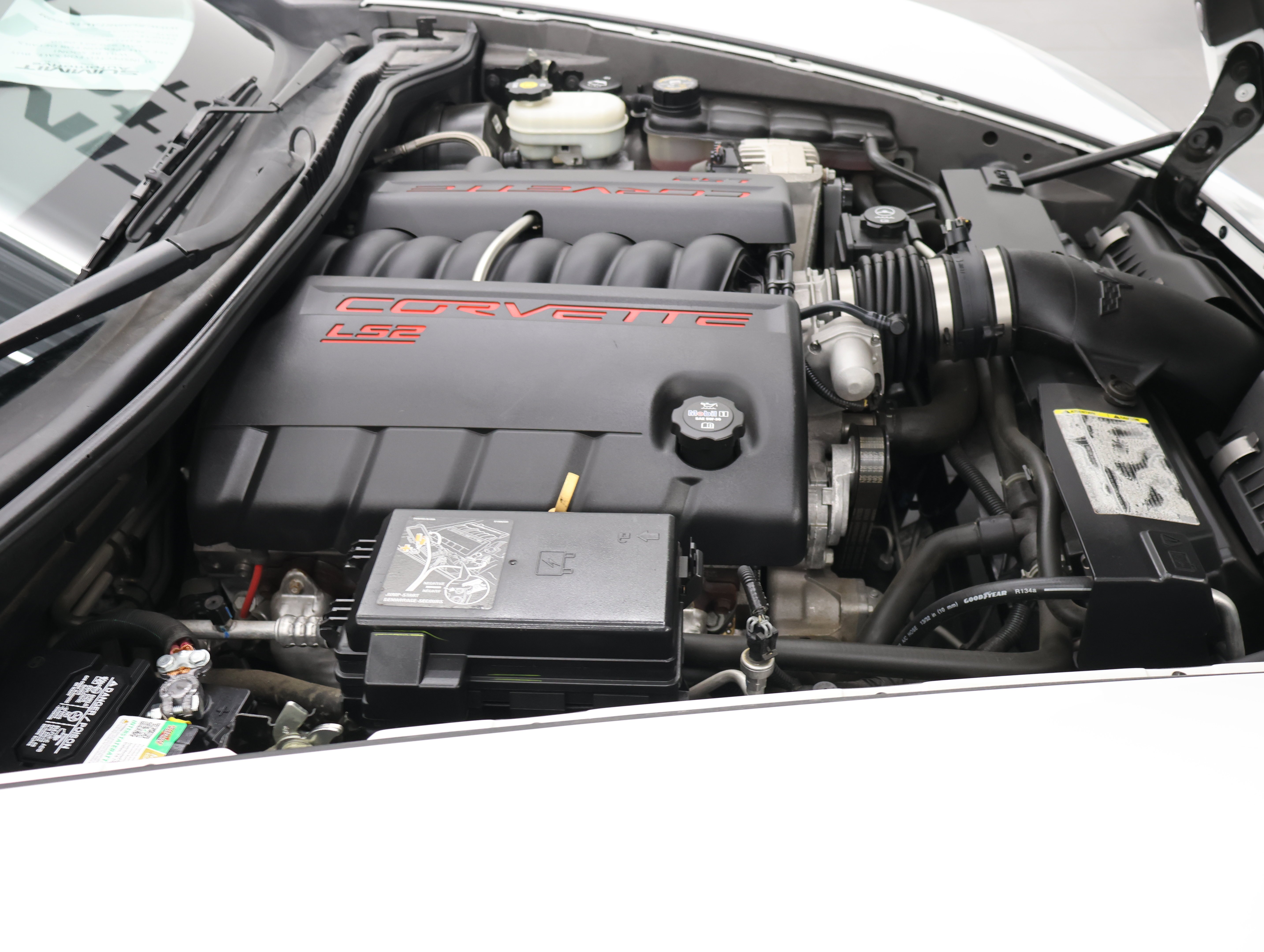 Used 2007 Arctic White Chevrolet  image 17