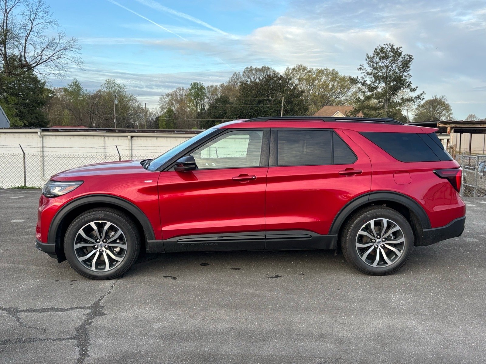 New 2026 Rapid Red Metallic Tinted Clearcoat Ford ST-Line image 3