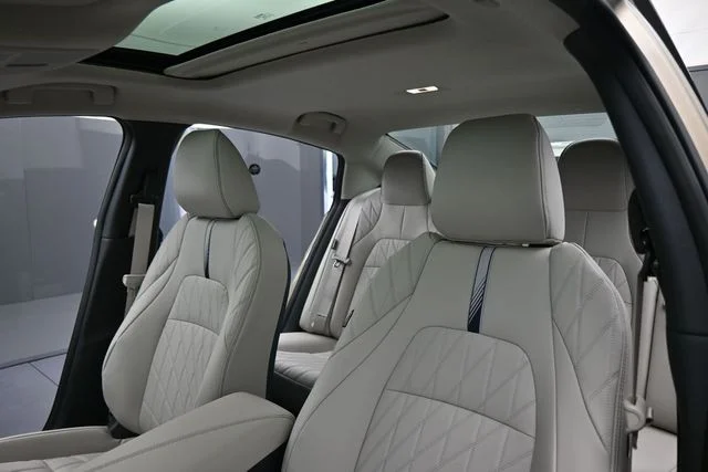 New 2026 Brown Nissan SL image 31