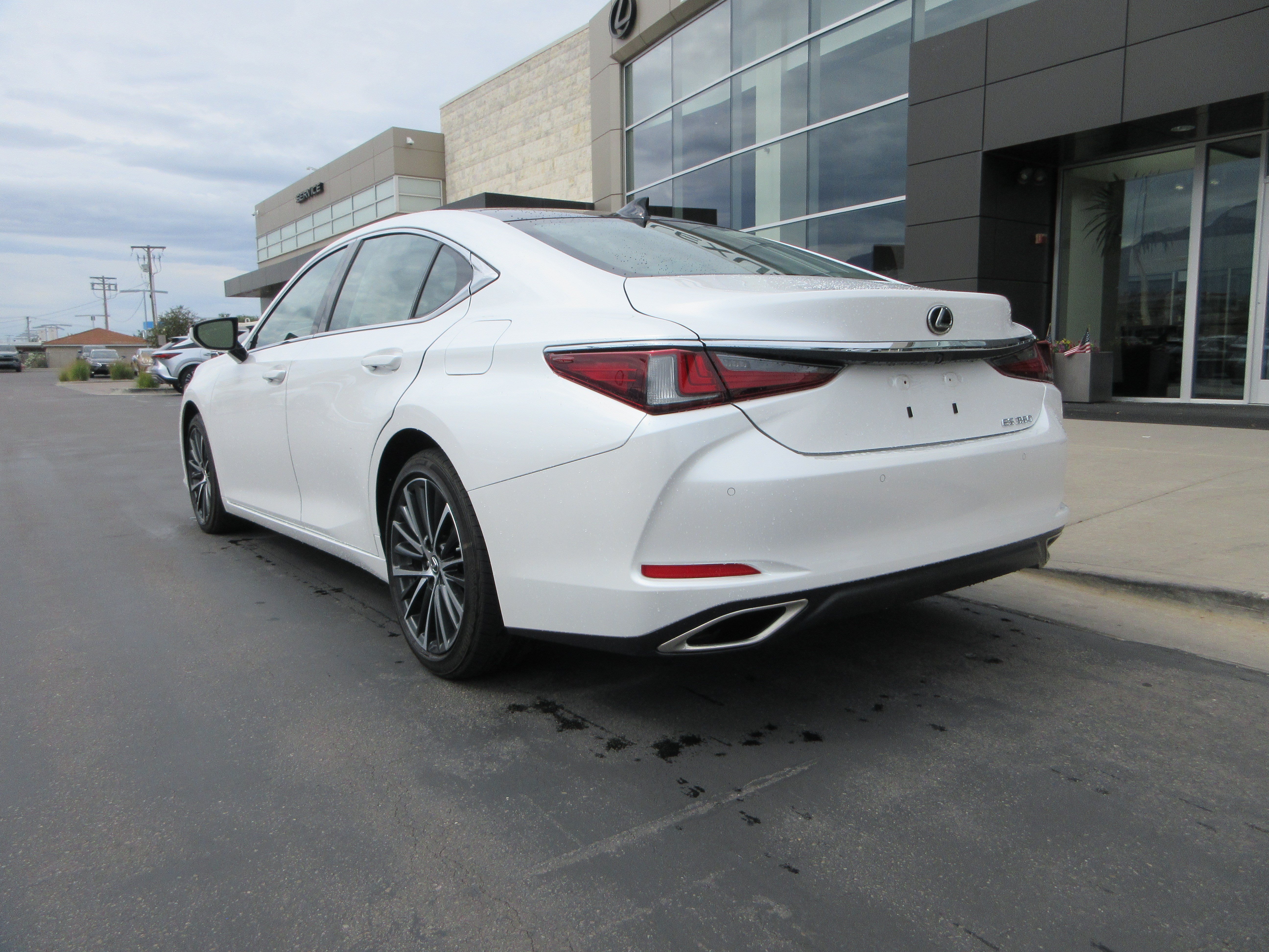 Used 2024 Eminent White Pearl Lexus 350 image 5