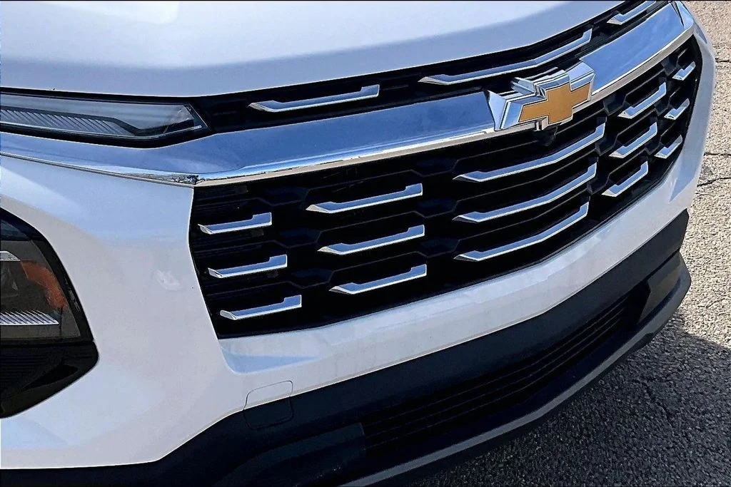 Used 2025 White Chevrolet LT image 34