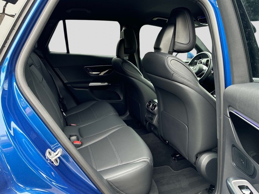 Used 2025  Mercedes-Benz GLC 300 image 10