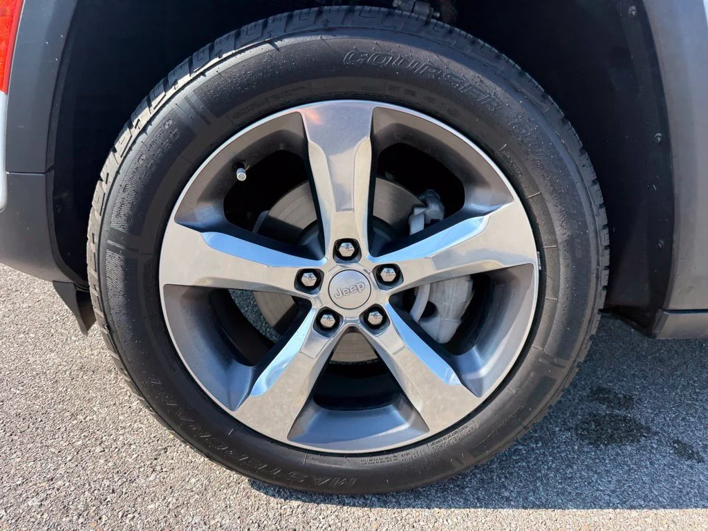 Used 2022 White Jeep Limited image 23
