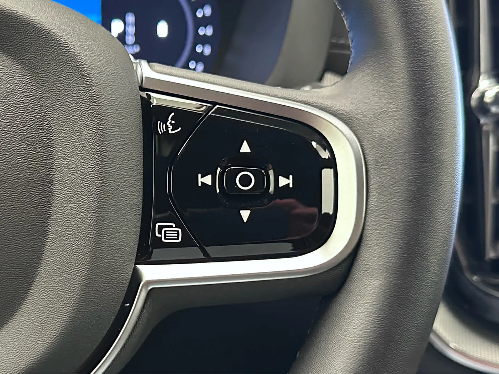 Used 2025 Onyx Black Metallic Volvo Ultra image 26