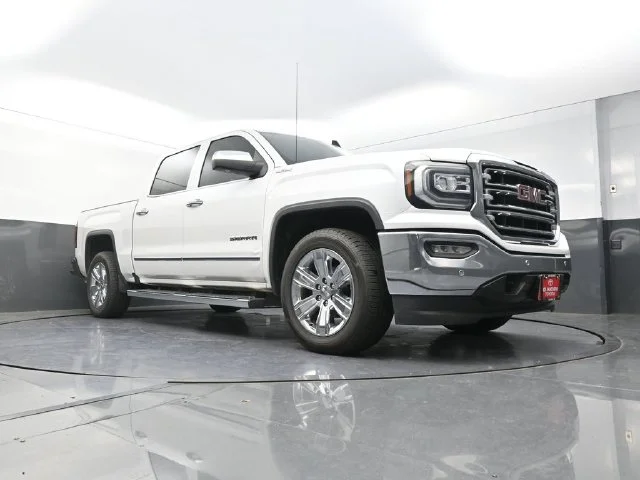 Used 2018 White GMC SLT image 31