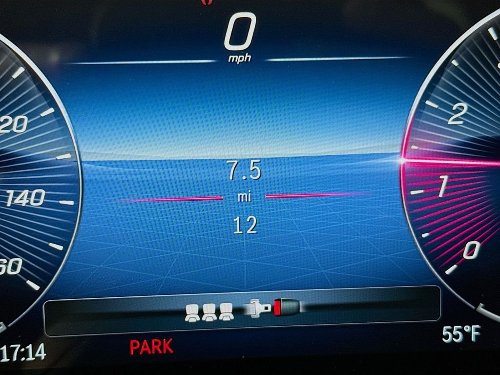 Used 2025 White Mercedes-Benz GLB 250 image 13