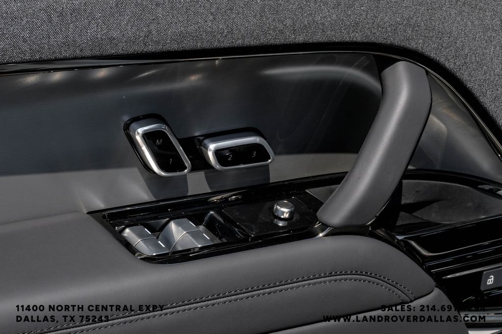 New 2026 Ostuni Pearl Wht Prem Met Land Rover Dynamic SE image 42