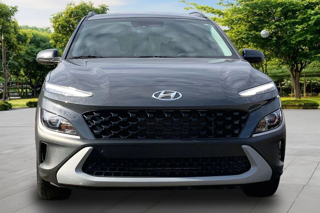 Used 2023 Gray Hyundai SEL image 2
