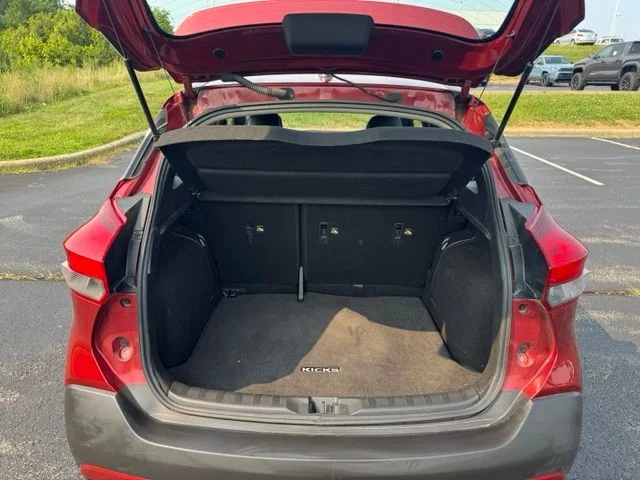 Used 2019 Red Nissan SR image 13