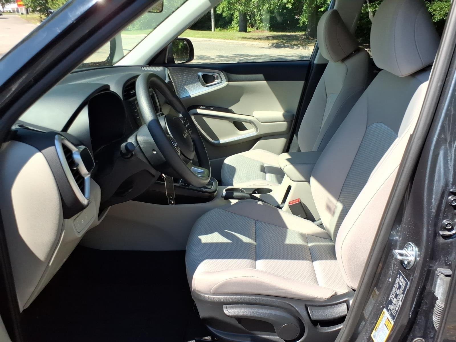 Used 2025  KIA  image 14