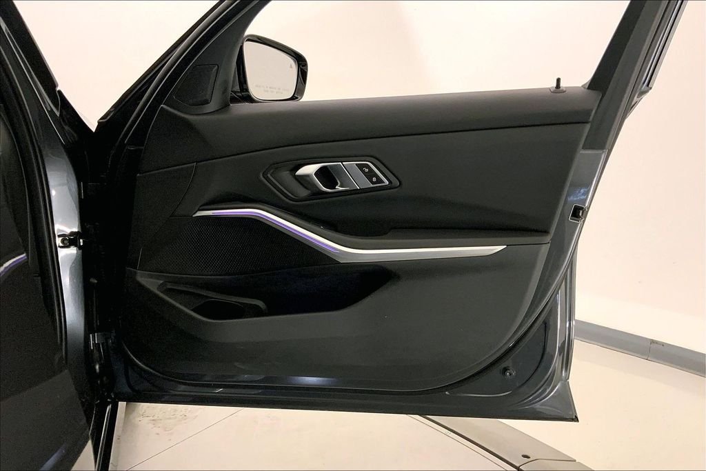 Used 2022 Mineral Grey Metallic BMW 330i xDrive image 25