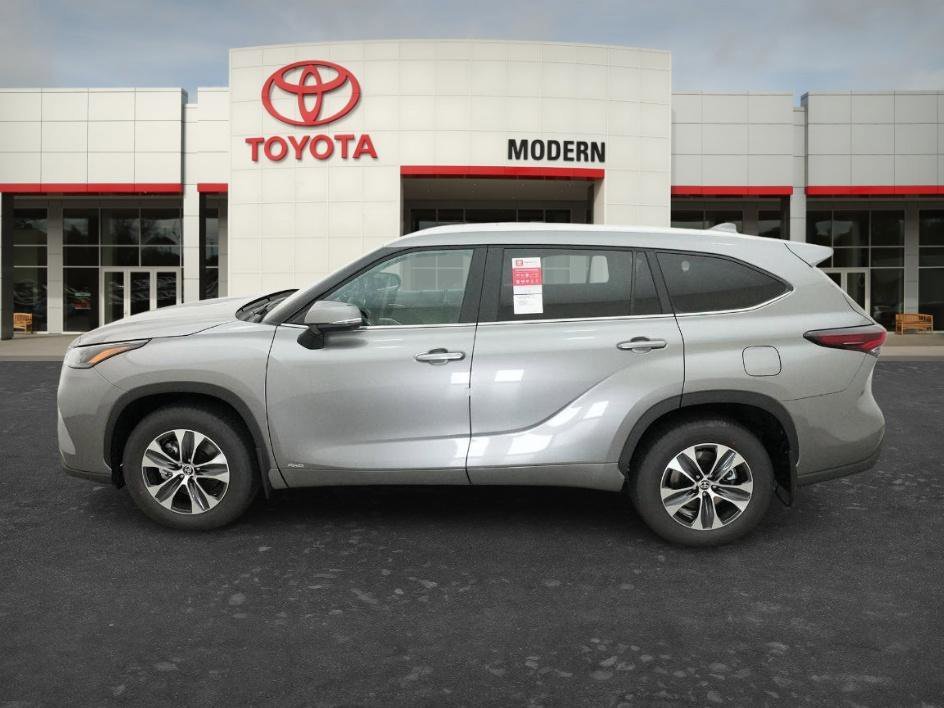 New 2026 Heavy Metallic Toyota Hybrid XLE image 10