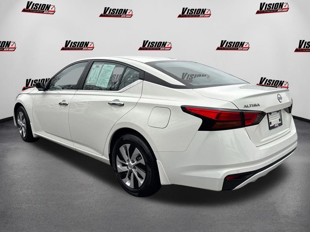 Certified Used 2025 White Nissan 2.5 S image 7