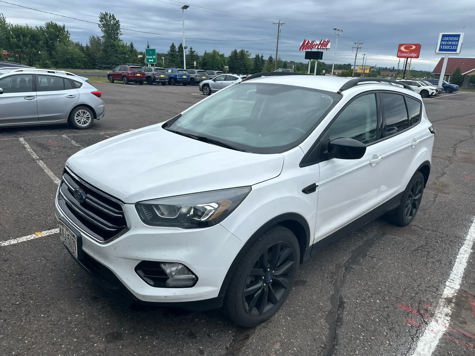 Used 2018 Ford Escape SE with VIN 1FMCU9GDXJUC19293 for sale in Duluth, MN