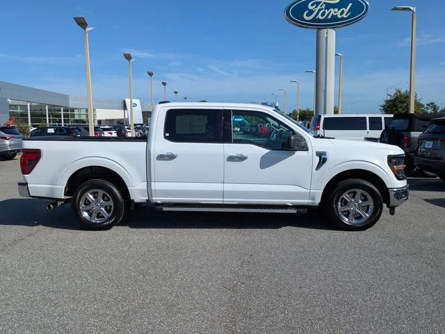 Certified Used 2025 Oxford White Ford XLT image 3