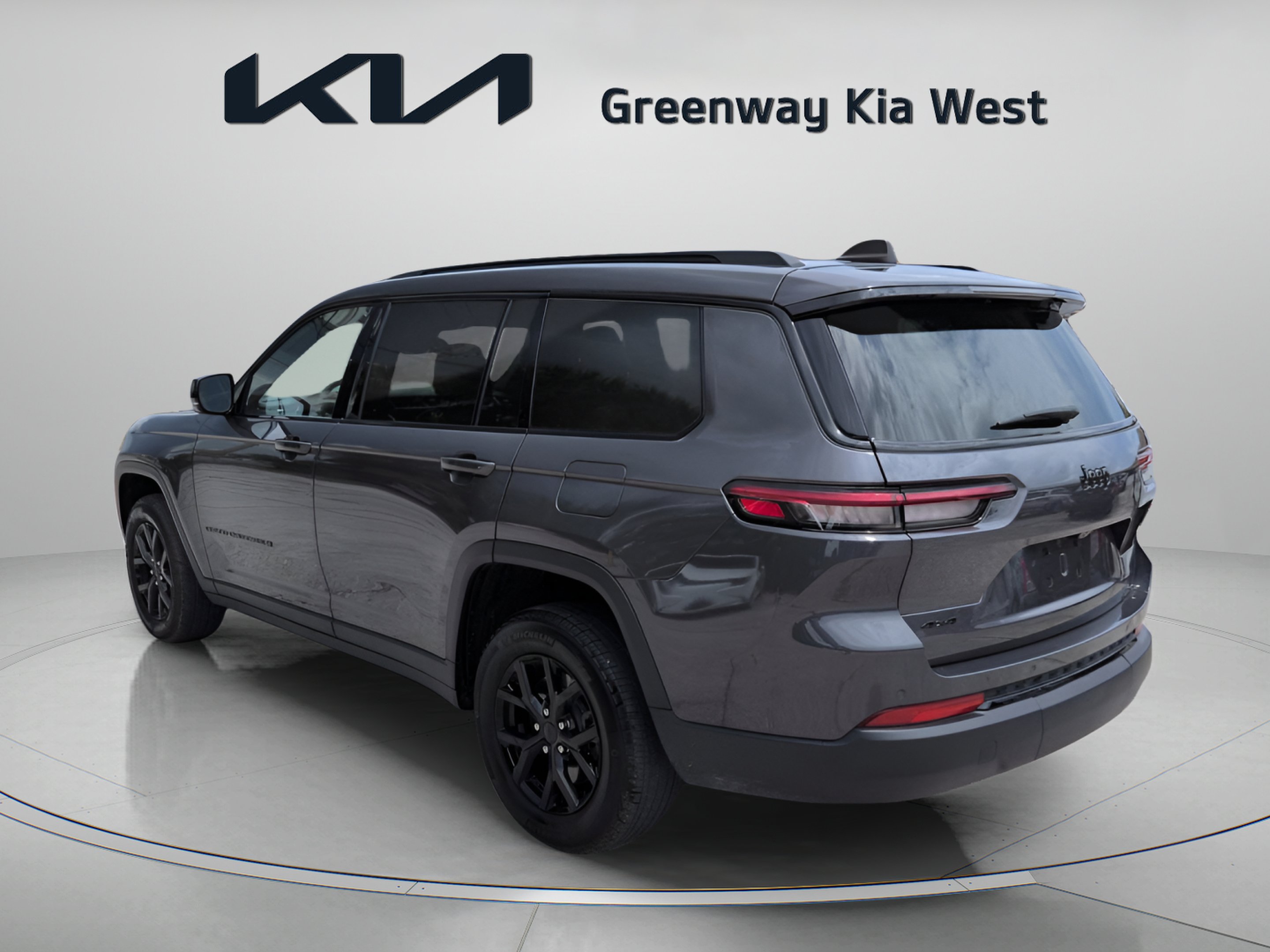 Used 2024 Baltic Gray Metallic Clearcoat Jeep Altitude image 5