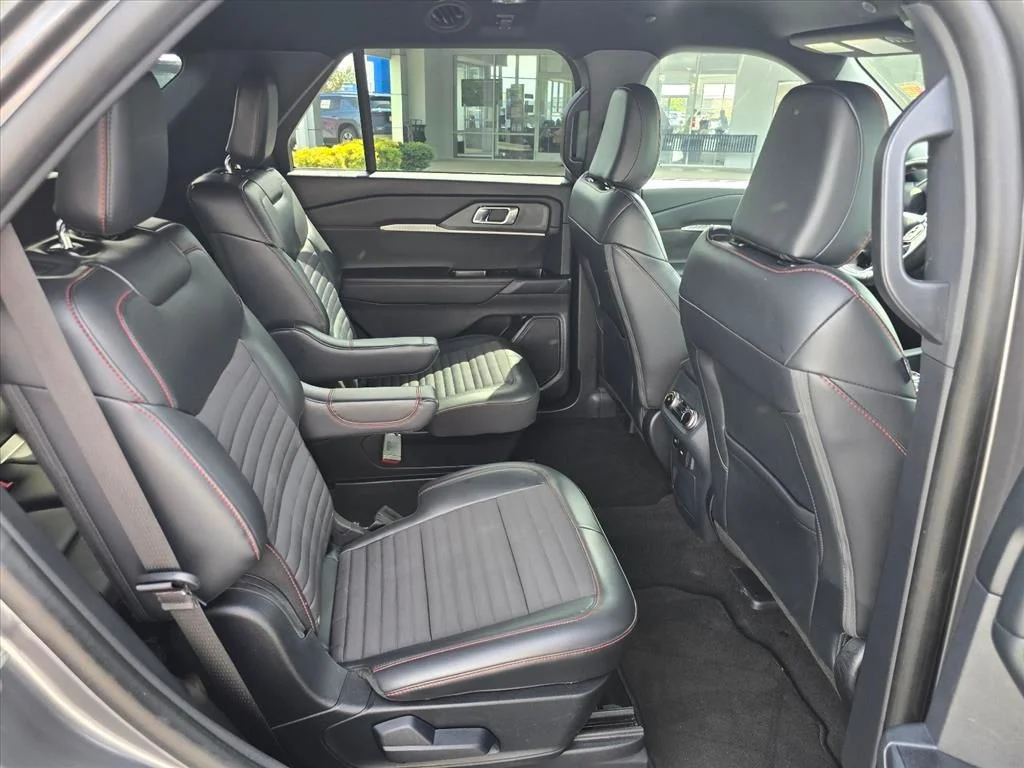 Used 2025 Gray Ford ST-Line image 14