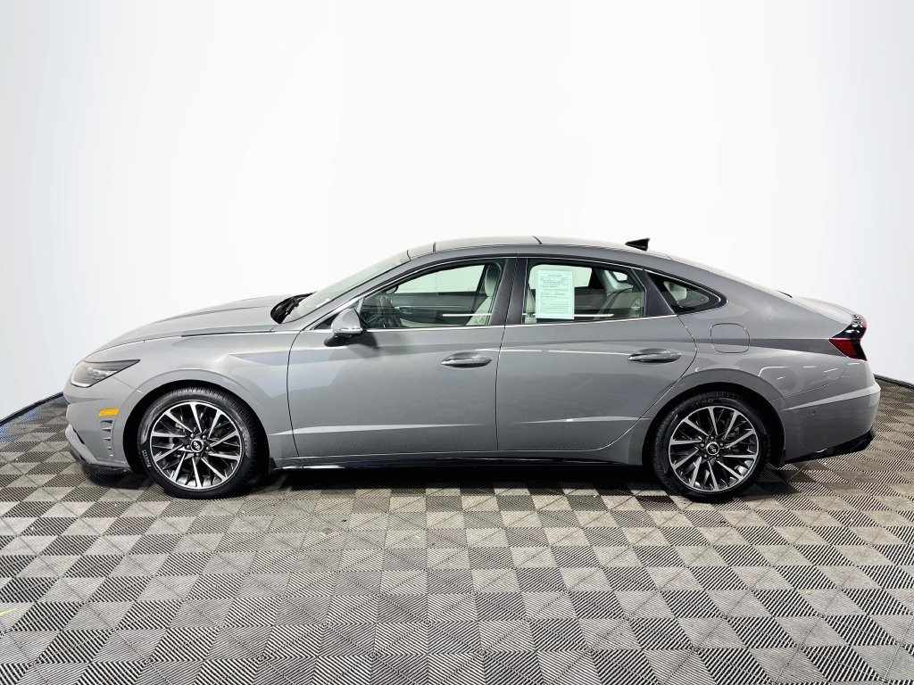 Used 2022 Gray Hyundai Limited image 9