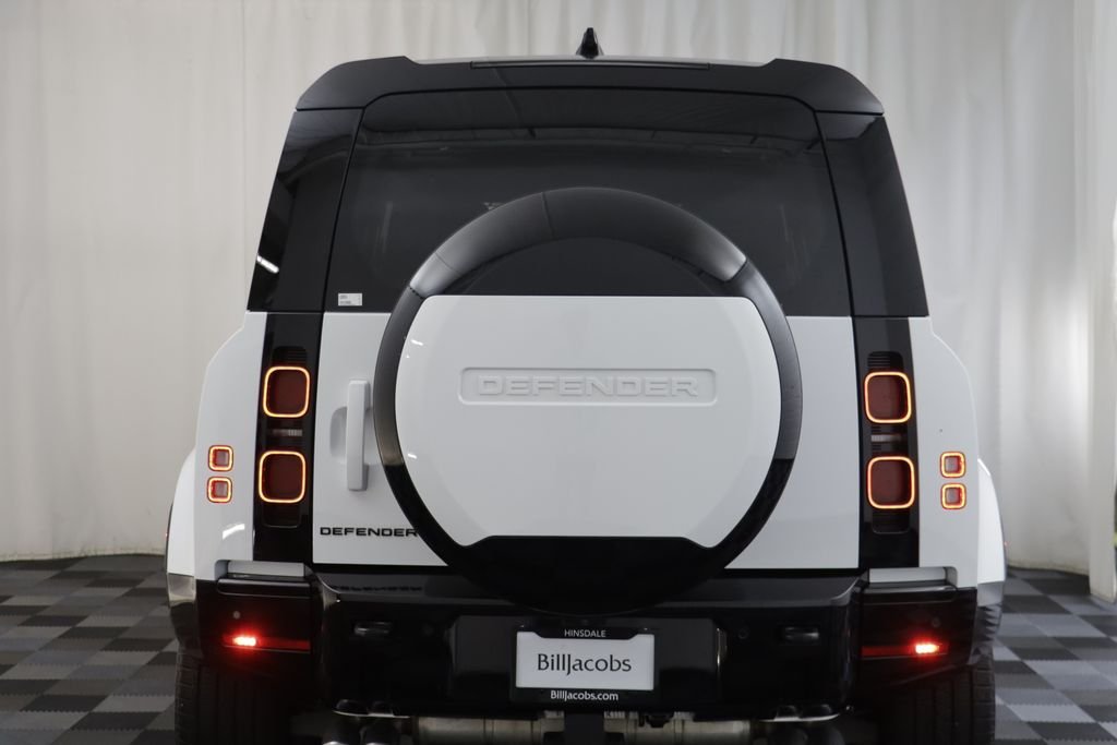 Certified Used 2025 White Land Rover X-Dynamic SE image 17