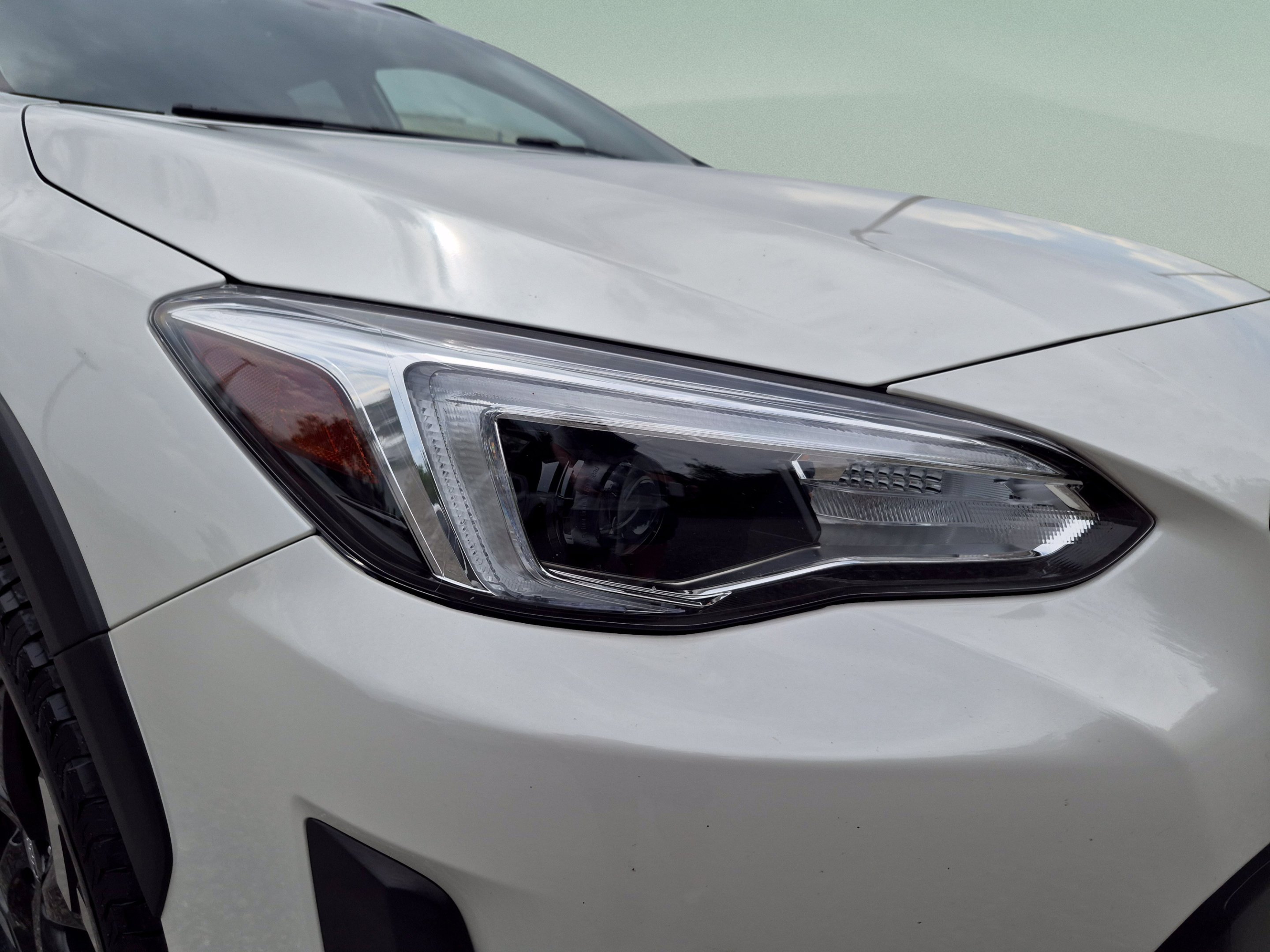 Used 2022 Crystal White Pearl Subaru Limited image 13