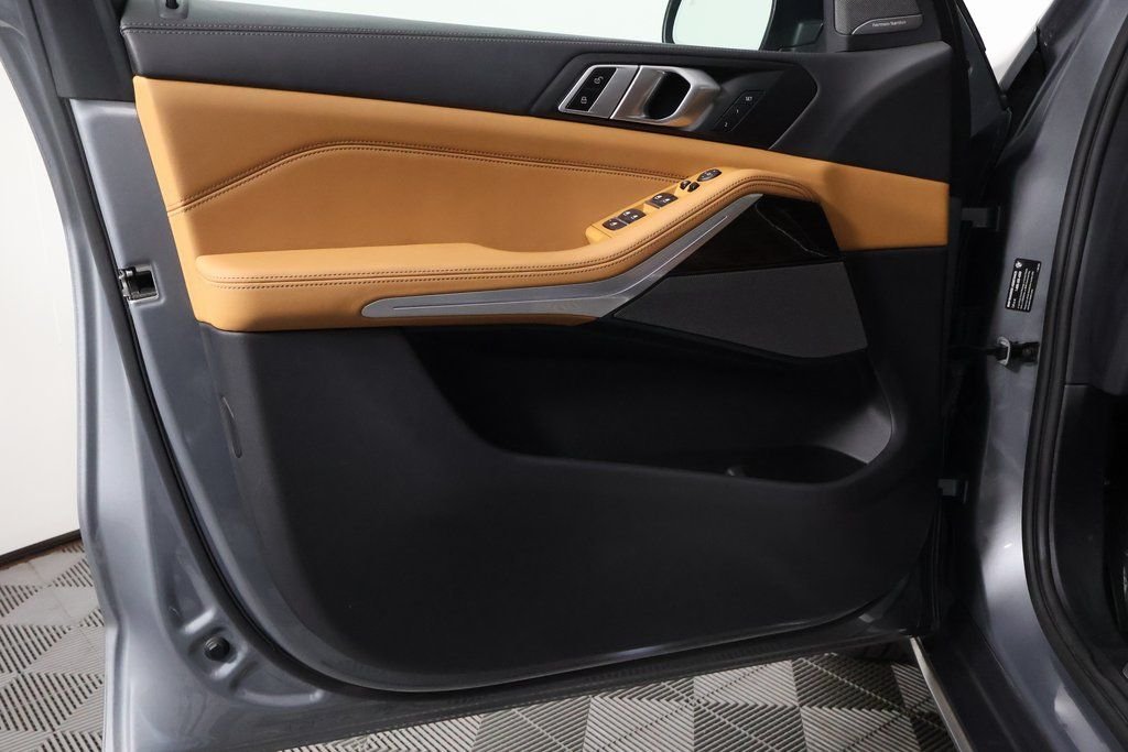 Used 2024 Skyscraper Grey Metallic BMW sDrive40i image 12