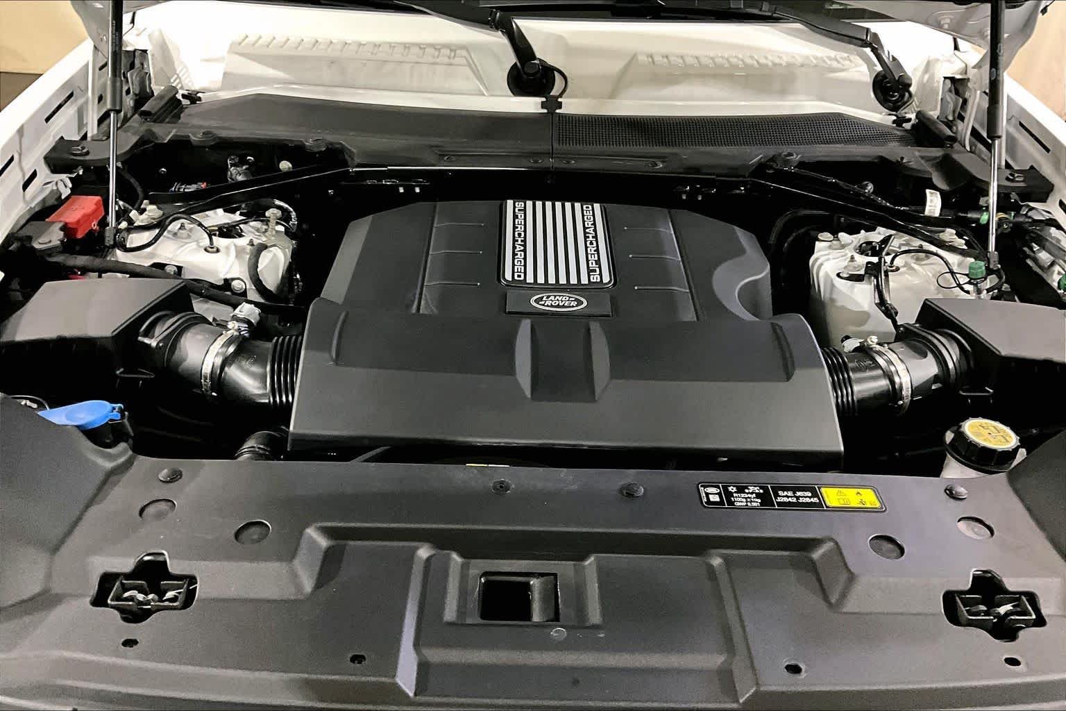 Used 2025 Fuji White Land Rover V8 image 29