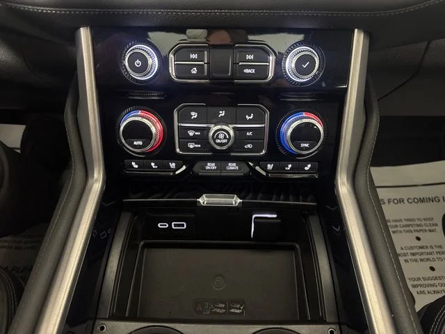 Used 2022 White Frost Tricoat GMC Denali image 17
